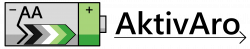 Das Logo von AktivAro Zeigt eine graue liegende Batterie mit grünem Streifen am Plus-Pol. In dem grauen Teil steht "AA" und es ist ein Pfeil in den Farben der Aro-Flagge vorhanden, der von "-" zu "+" zeigt. Rechts neben der Batterie steht in schwarzer Schrift über einem dünnen schwarzen Pfeil "AktivAro"